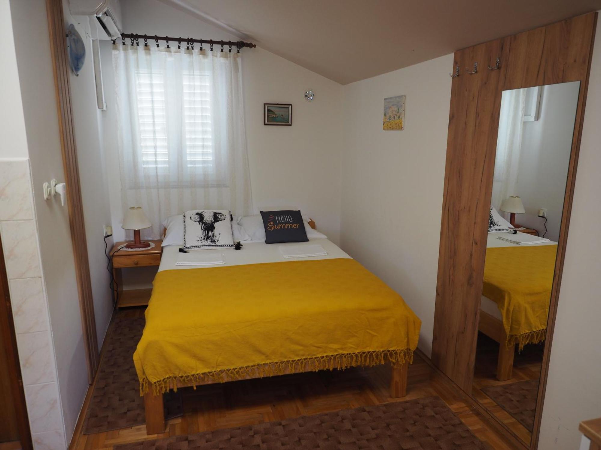 Apartments Miro Kornić Esterno foto